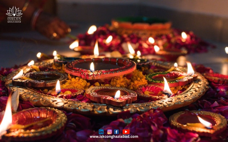 in this picture, diwali diya has been shown 
